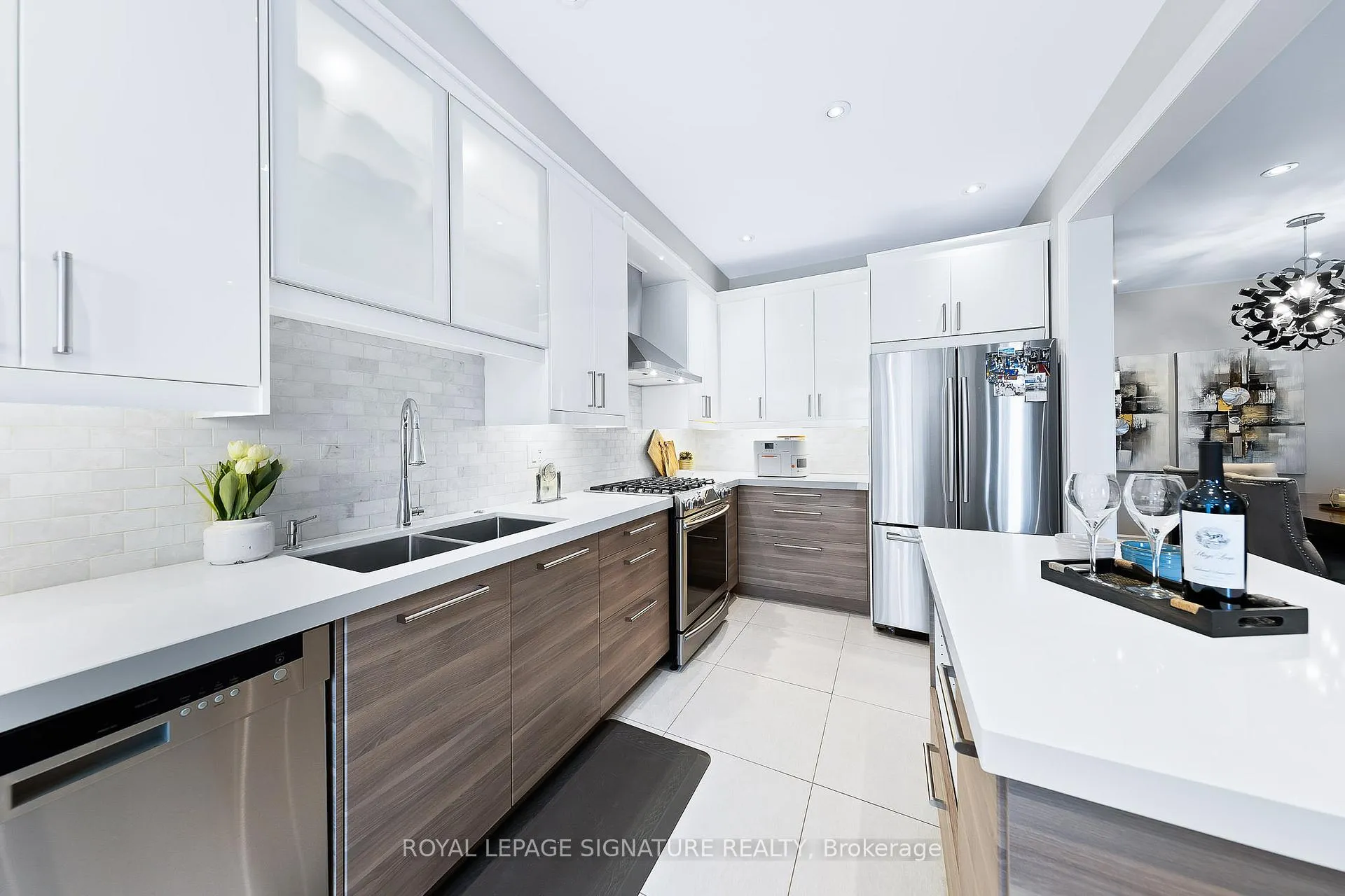 Photo 9 of 68 White Beach Crescent, Vaughan, Patterson — HOMEH