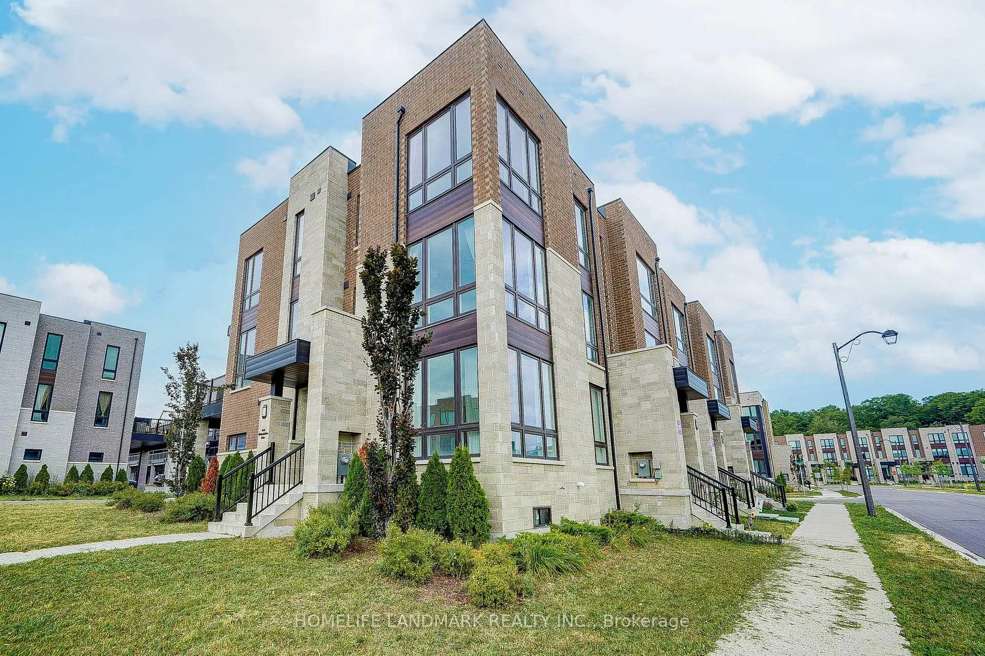 Photo 3 of 24 Fred Wolstenholme Drive, Markham, Victoria Square — HOMEH