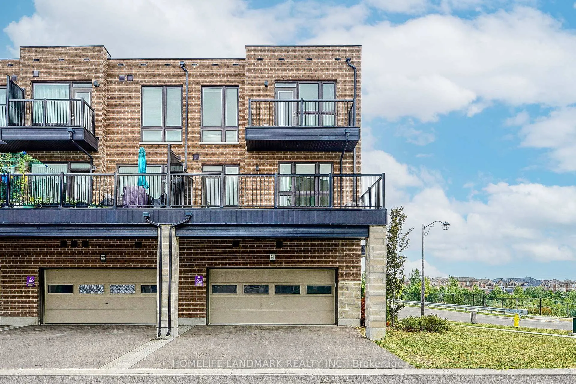 Photo 4 of 24 Fred Wolstenholme Drive, Markham, Victoria Square — HOMEH