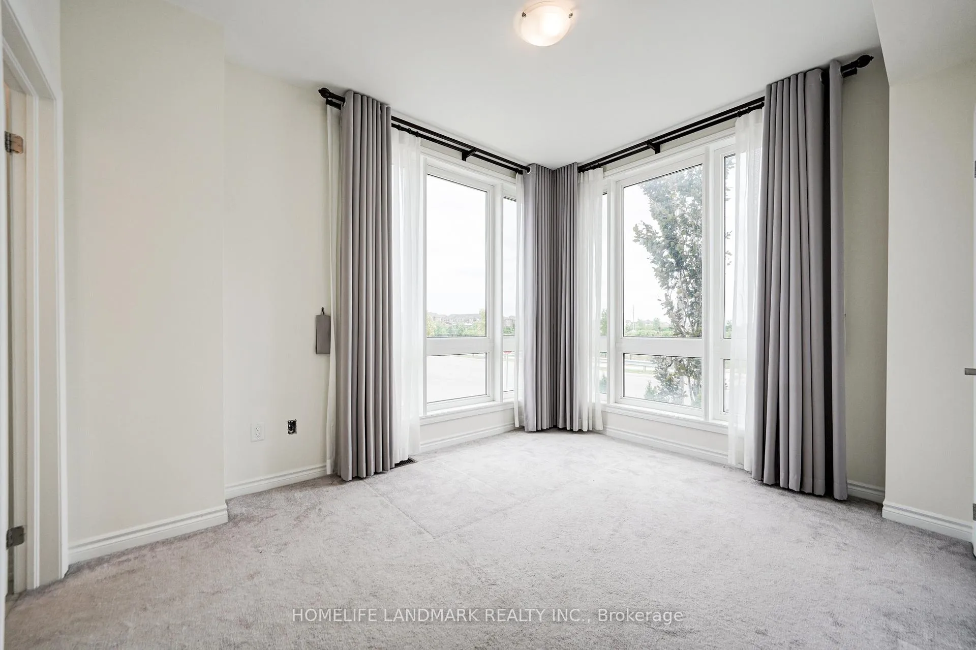 Photo 6 of 24 Fred Wolstenholme Drive, Markham, Victoria Square — HOMEH