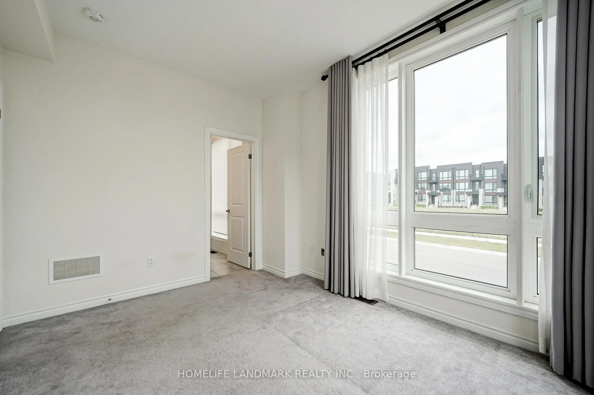Photo 7 of 24 Fred Wolstenholme Drive, Markham, Victoria Square — HOMEH