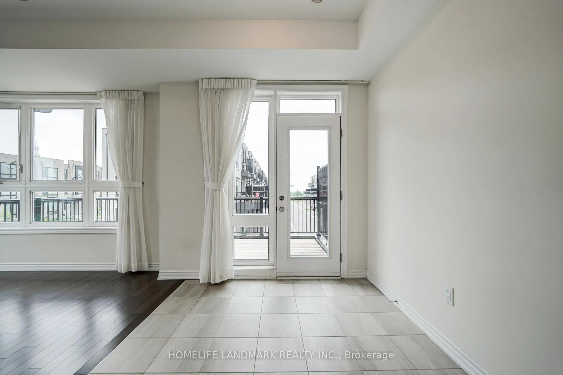 Photo 17 of 24 Fred Wolstenholme Drive, Markham, Victoria Square — HOMEH
