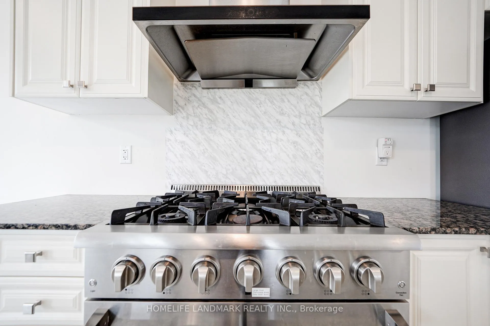 Photo 20 of 24 Fred Wolstenholme Drive, Markham, Victoria Square — HOMEH