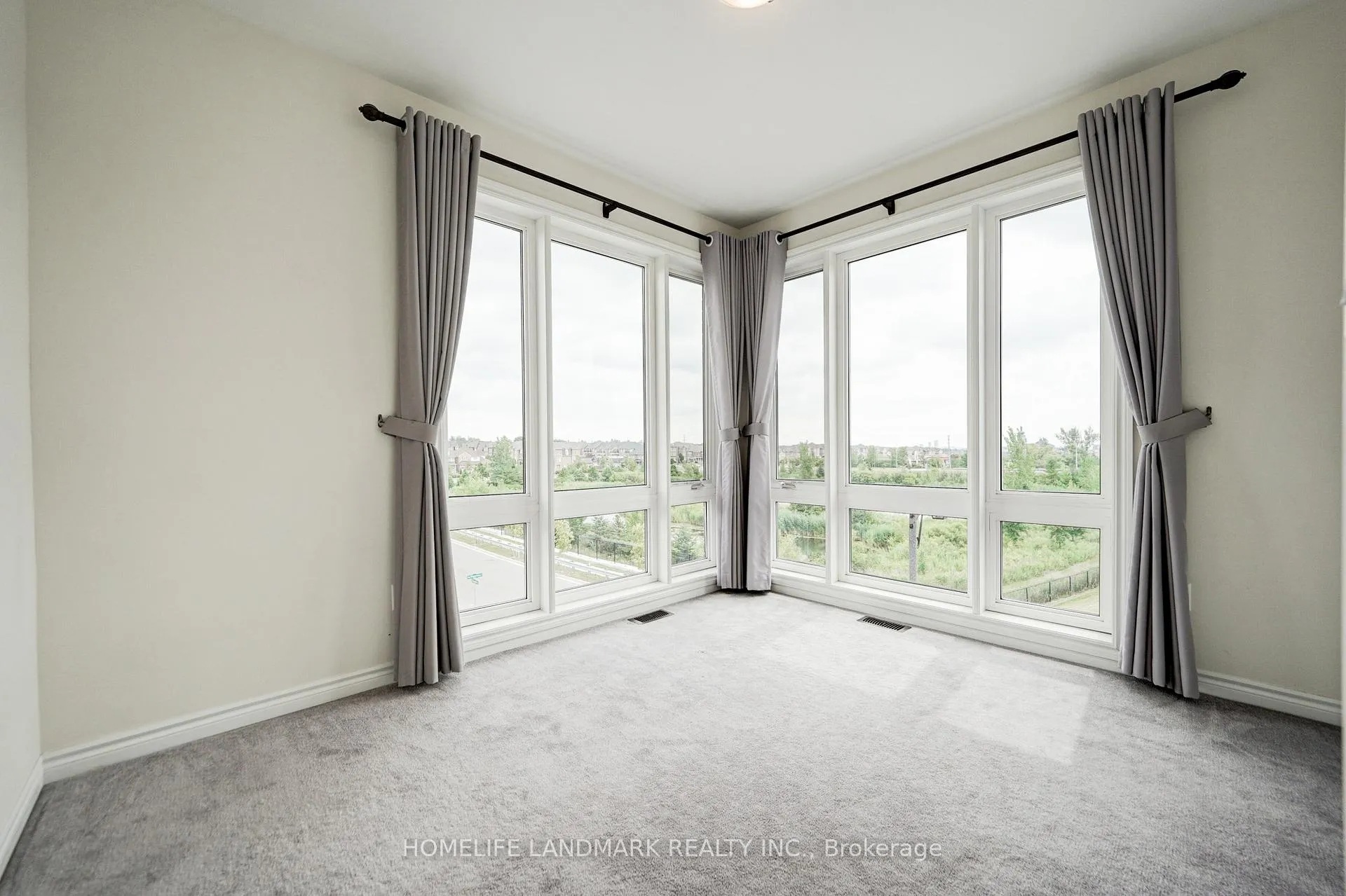 Photo 21 of 24 Fred Wolstenholme Drive, Markham, Victoria Square — HOMEH