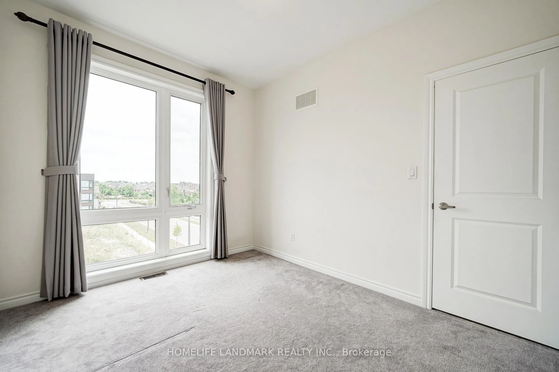 Photo 35 of 24 Fred Wolstenholme Drive, Markham, Victoria Square — HOMEH
