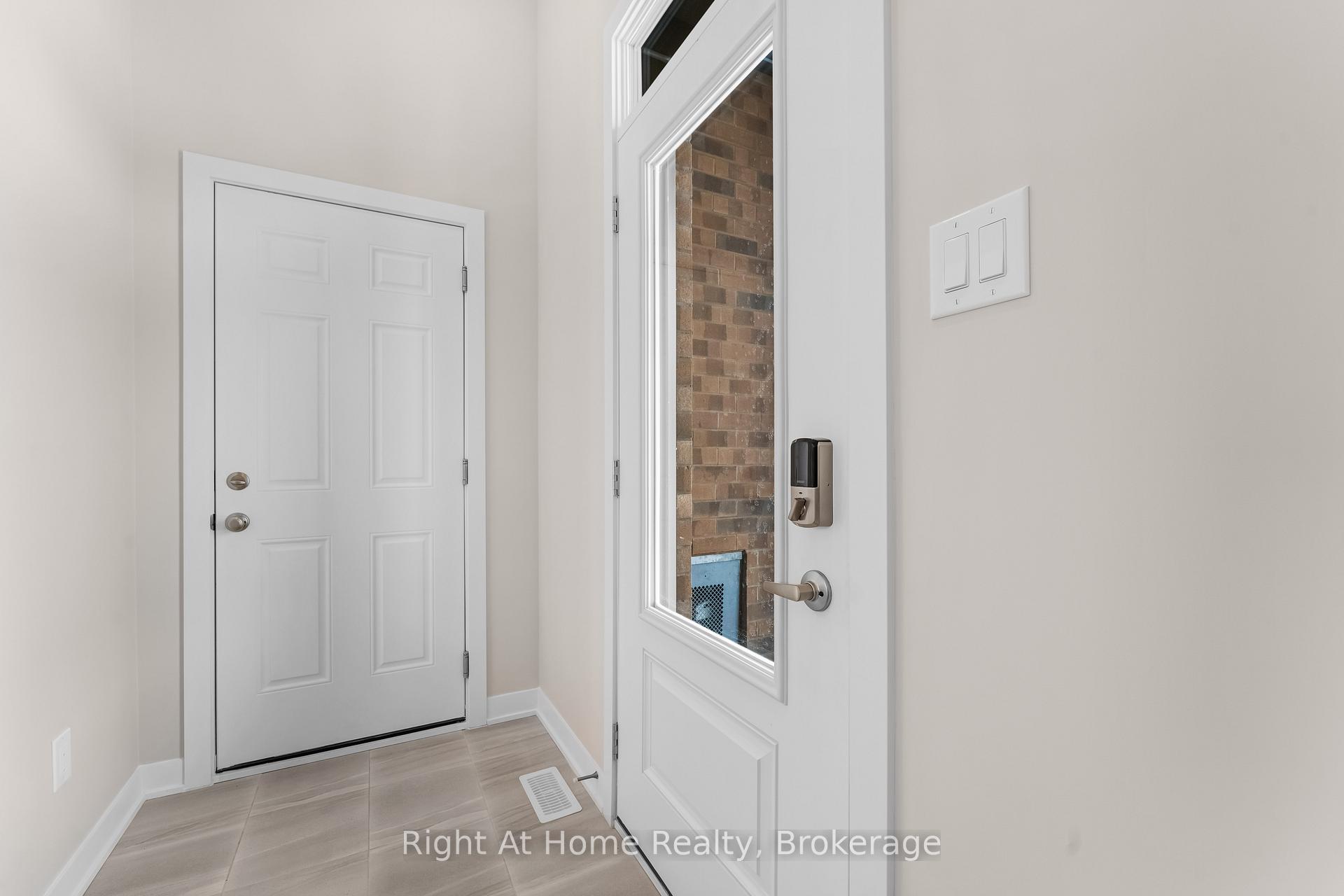 Photo 2 of 672 Expansion Road, Ottawa, Barrhaven - Half Moon Bay — HOMEH