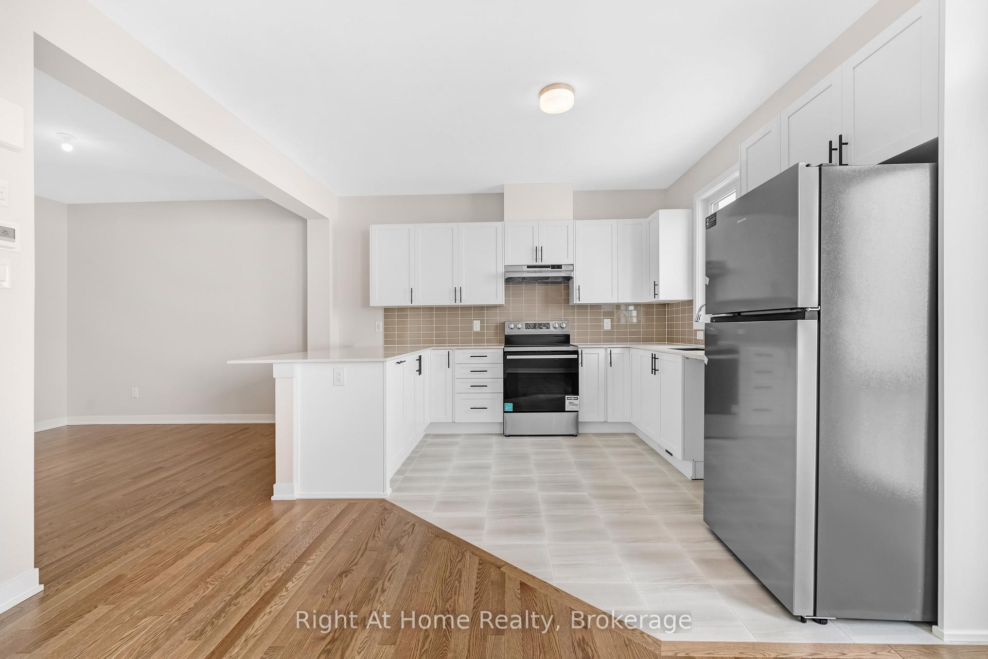 Photo 5 of 672 Expansion Road, Ottawa, Barrhaven - Half Moon Bay — HOMEH