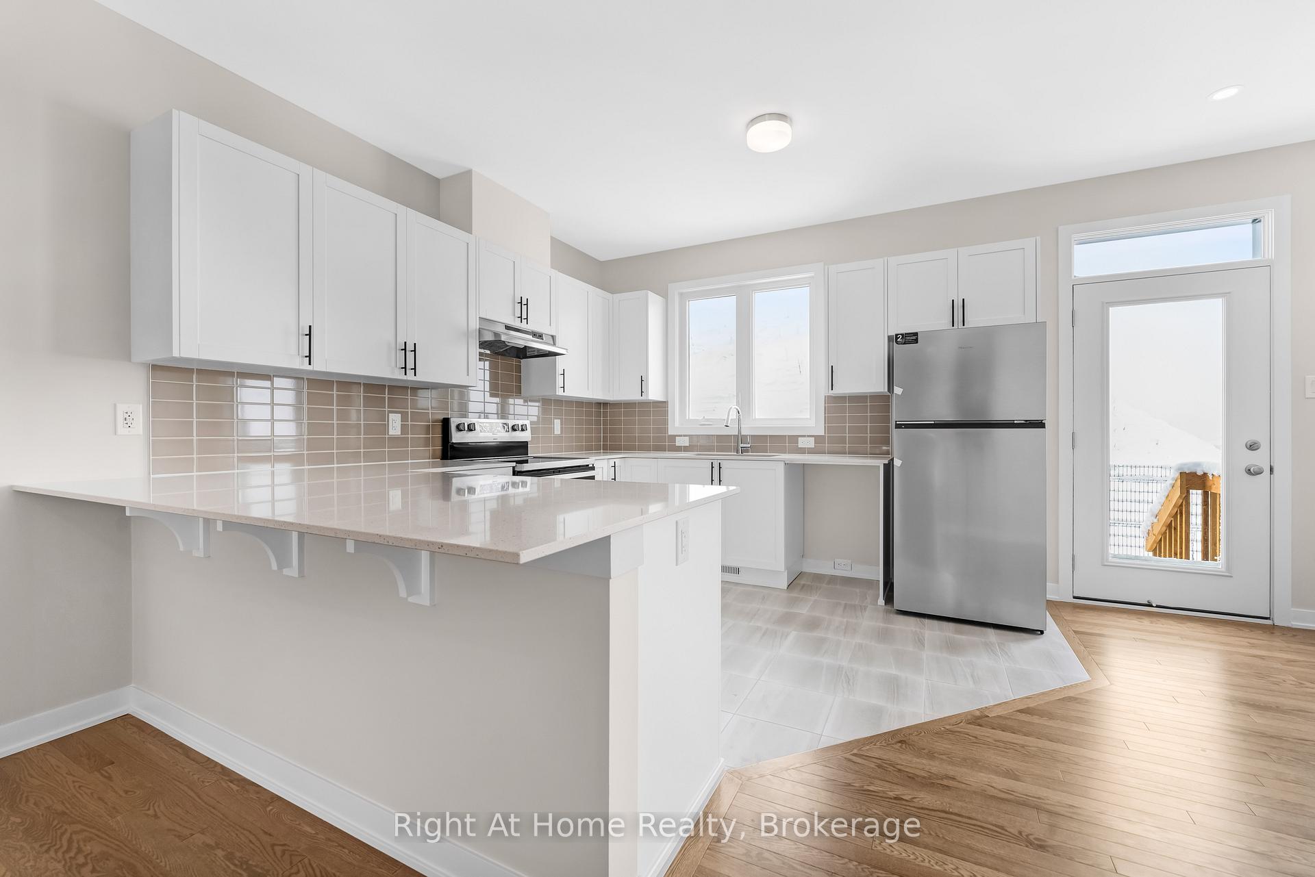 Photo 6 of 672 Expansion Road, Ottawa, Barrhaven - Half Moon Bay — HOMEH