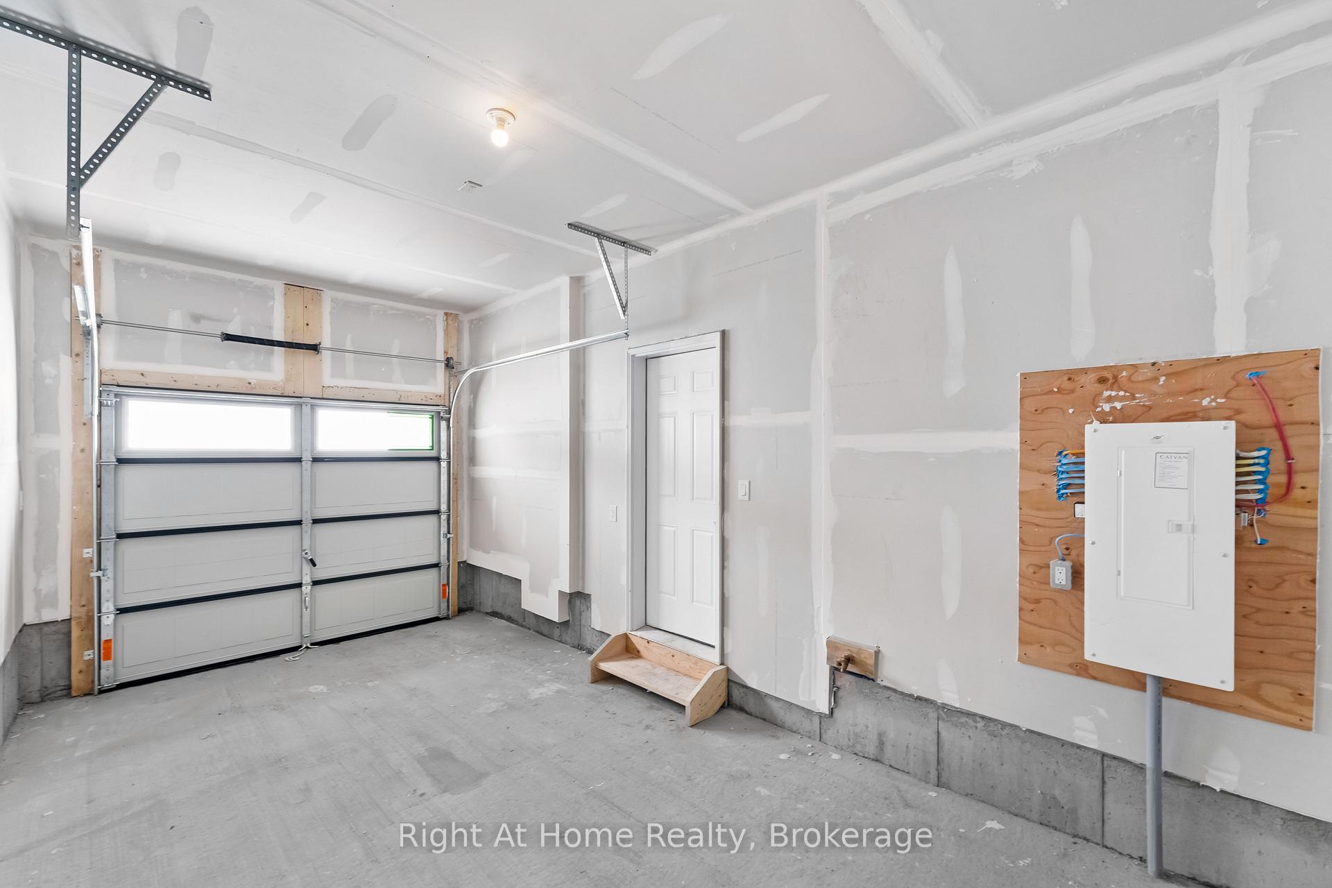 Photo 19 of 672 Expansion Road, Ottawa, Barrhaven - Half Moon Bay — HOMEH