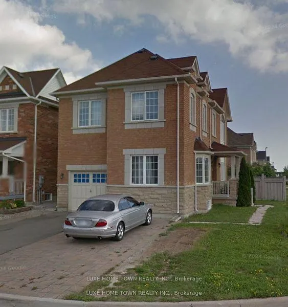 Front of 152 Ozner (shared) Crescent