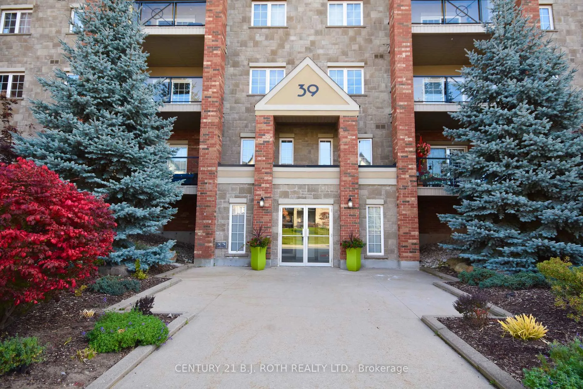 Front of Unit 205, 39 Ferndale Drive S