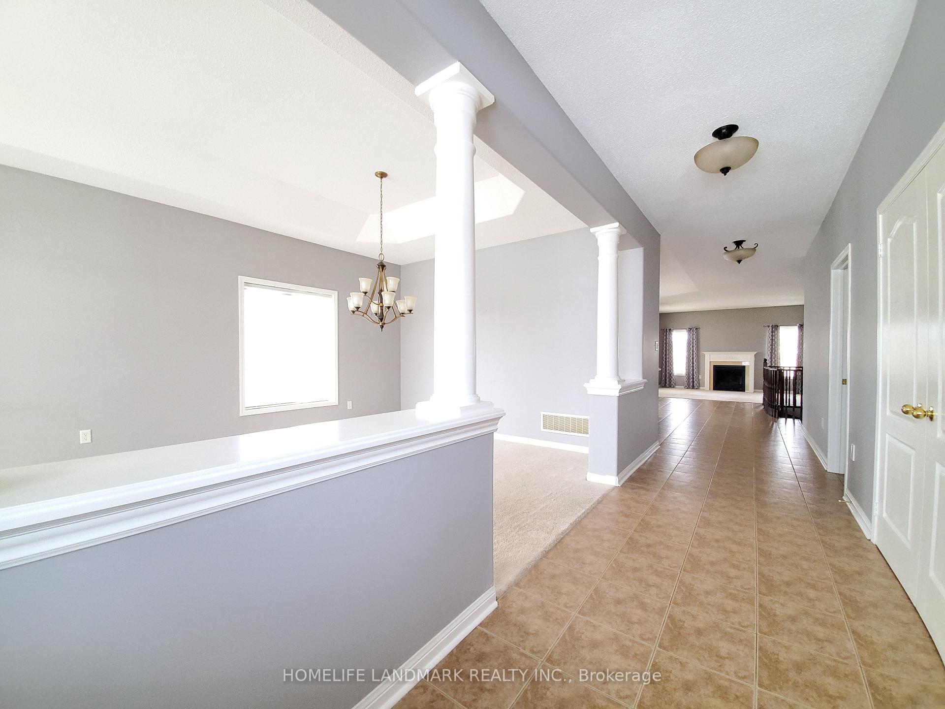Photo 2 of 139 The Queensway Way, Barrie, Innis-Shore — HOMEH