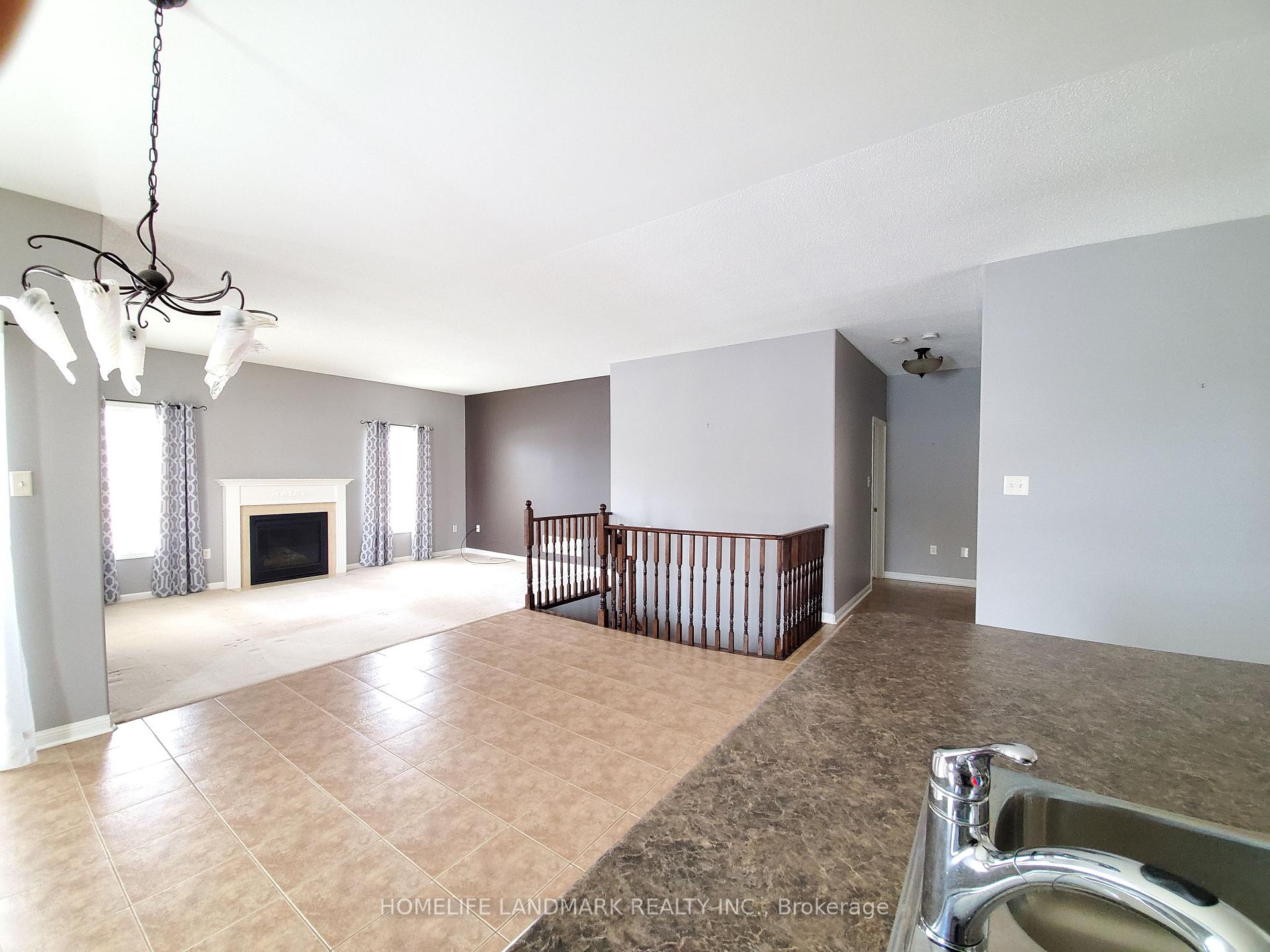 Photo 7 of 139 The Queensway Way, Barrie, Innis-Shore — HOMEH