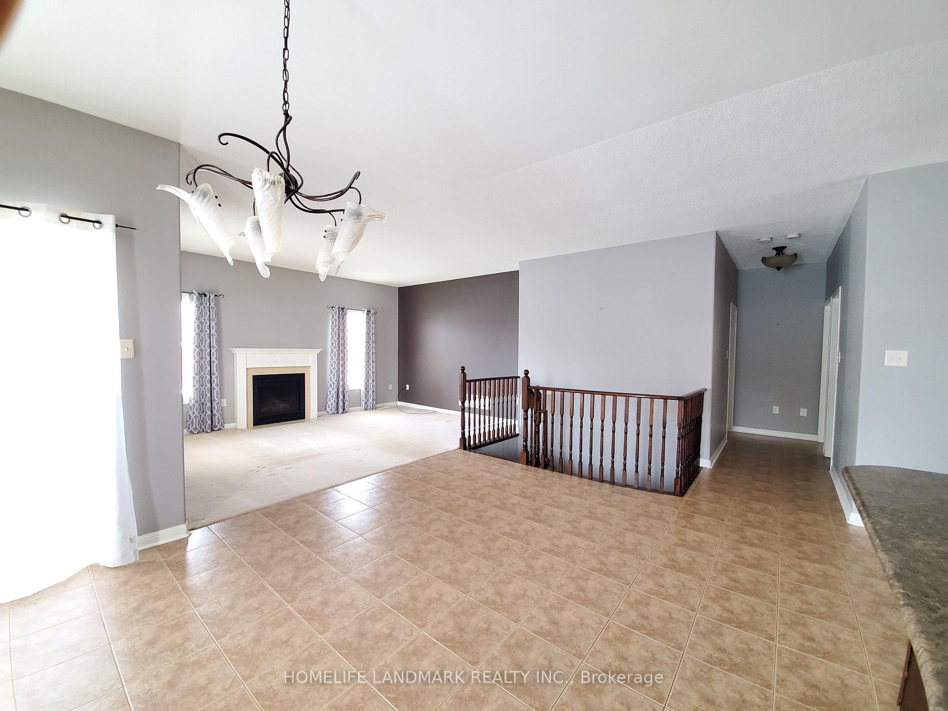 Photo 8 of 139 The Queensway Way, Barrie, Innis-Shore — HOMEH