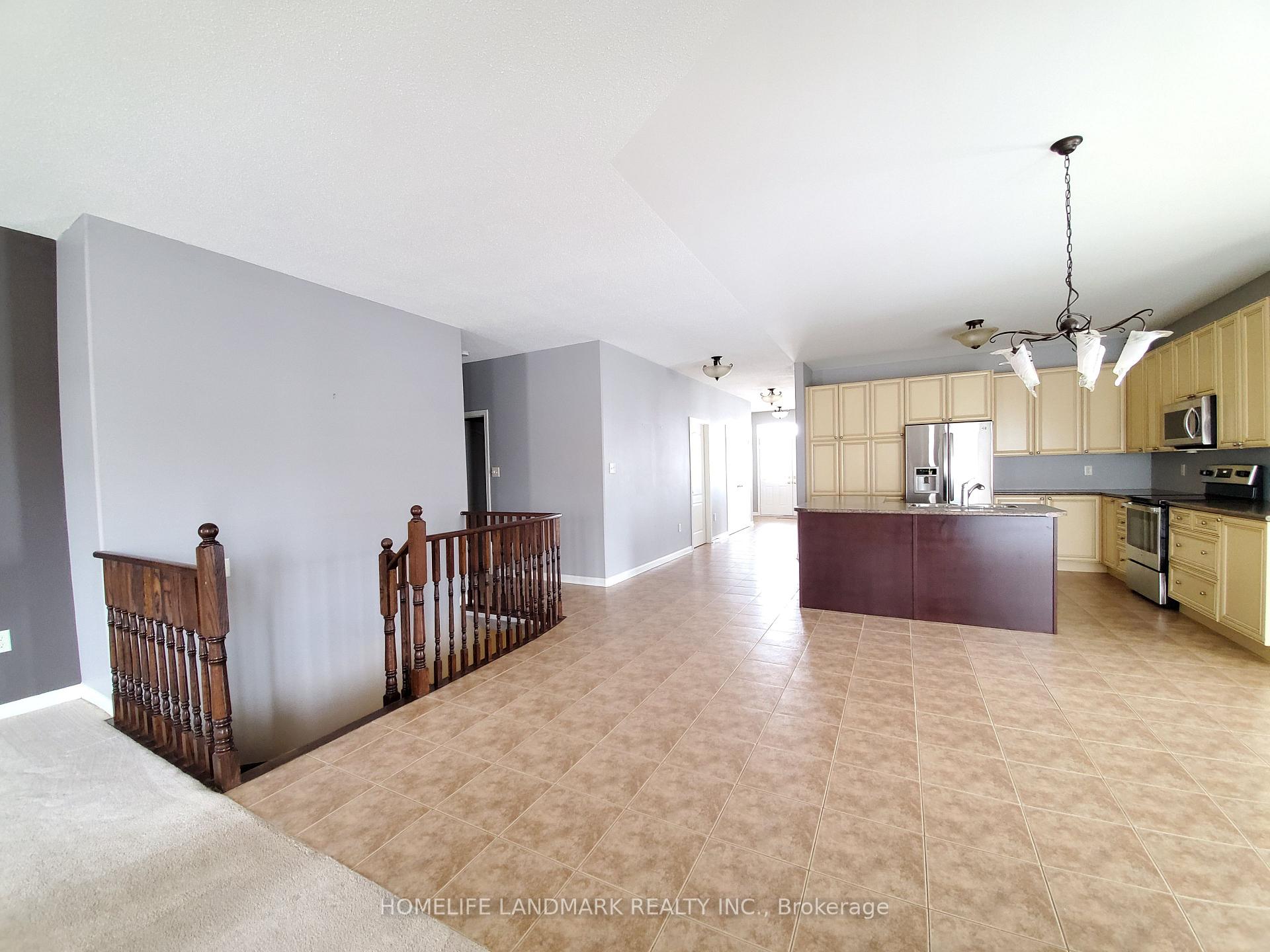 Photo 10 of 139 The Queensway Way, Barrie, Innis-Shore — HOMEH