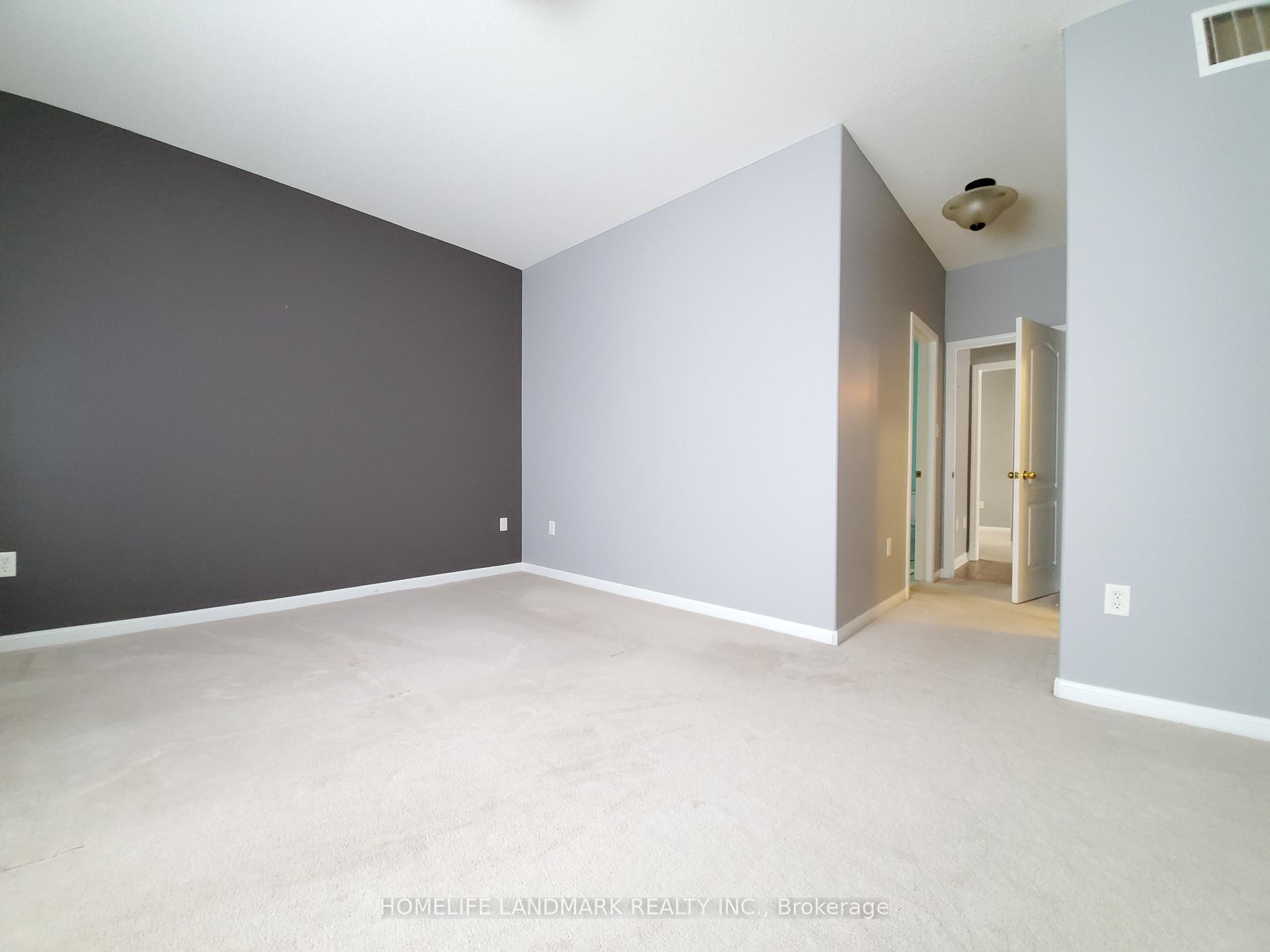 Photo 15 of 139 The Queensway Way, Barrie, Innis-Shore — HOMEH
