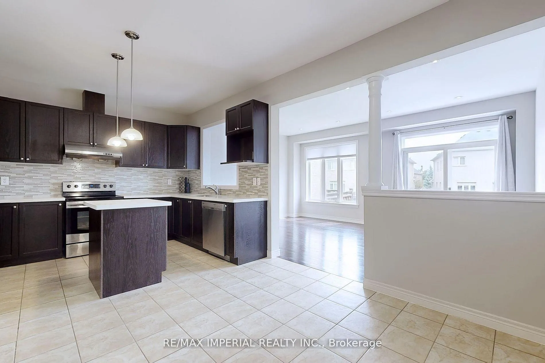 Photo 3 of 39 Millhouse Court, Vaughan, Patterson — HOMEH