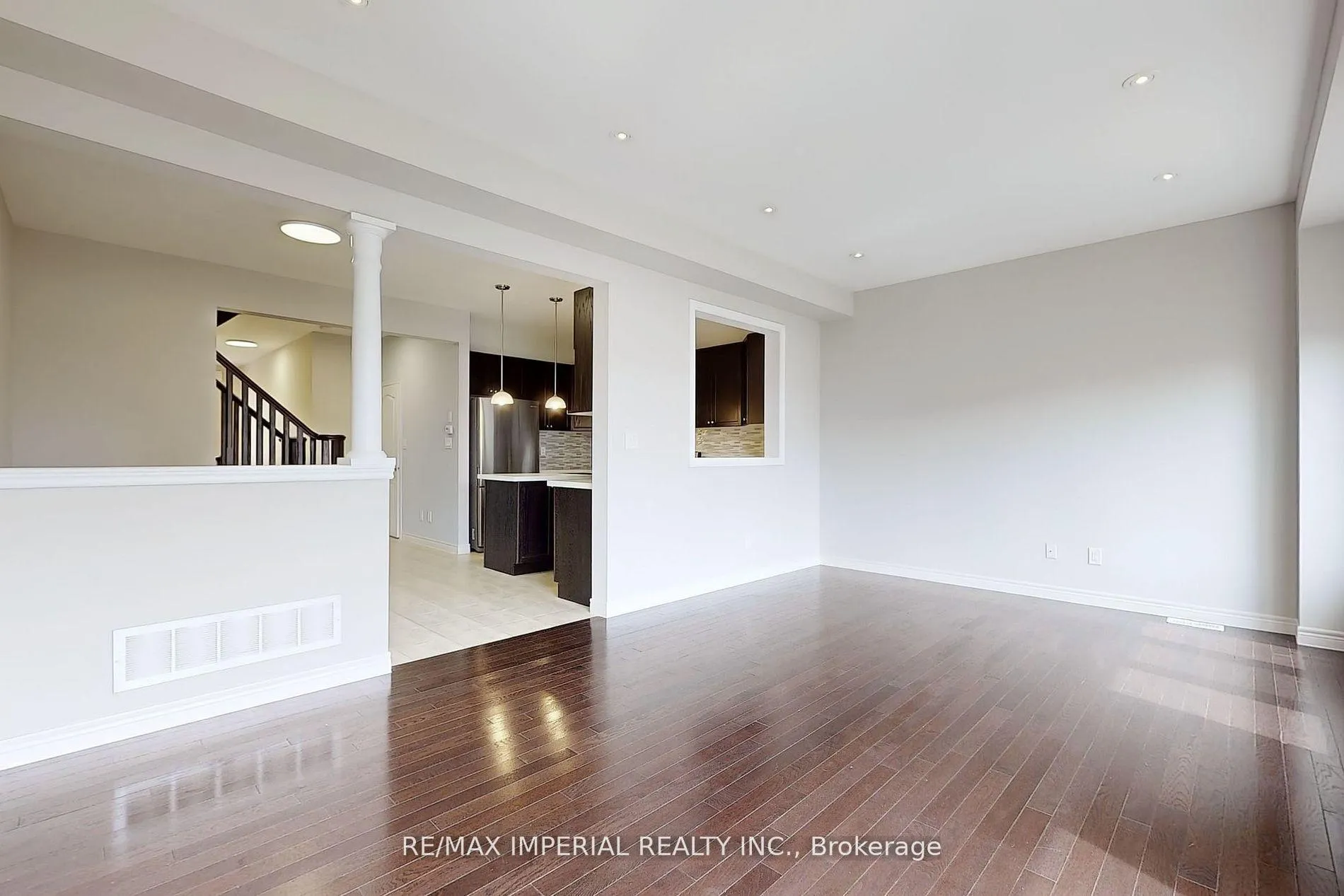 Photo 5 of 39 Millhouse Court, Vaughan, Patterson — HOMEH