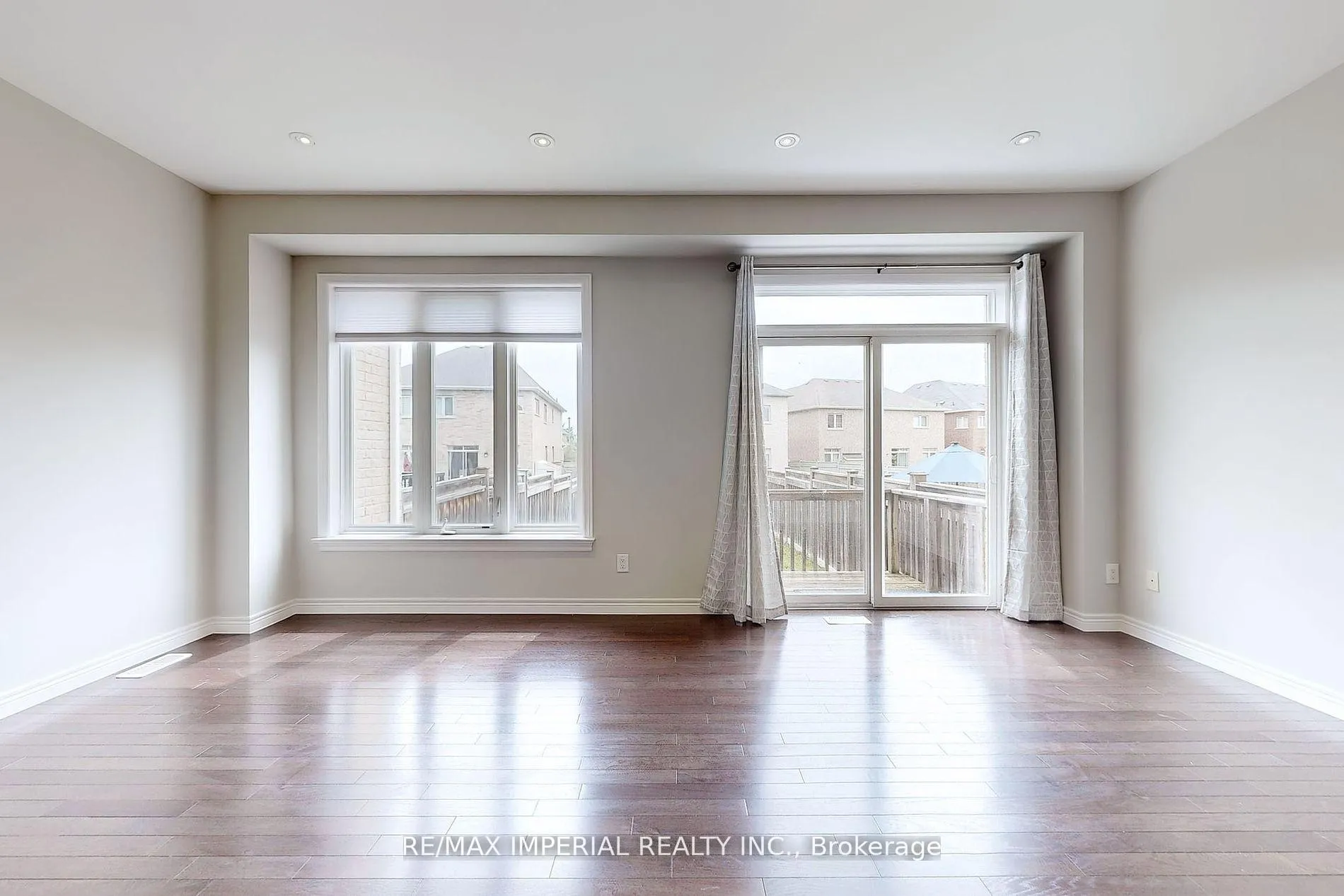 Photo 7 of 39 Millhouse Court, Vaughan, Patterson — HOMEH