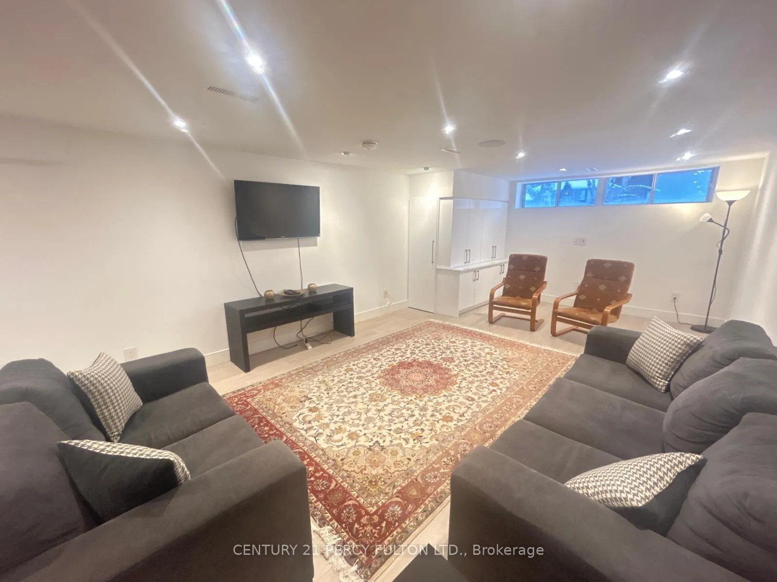 Photo 2 of Unit Bsmt, 19 Holman Crescent, Aurora, Aurora Heights — HOMEH