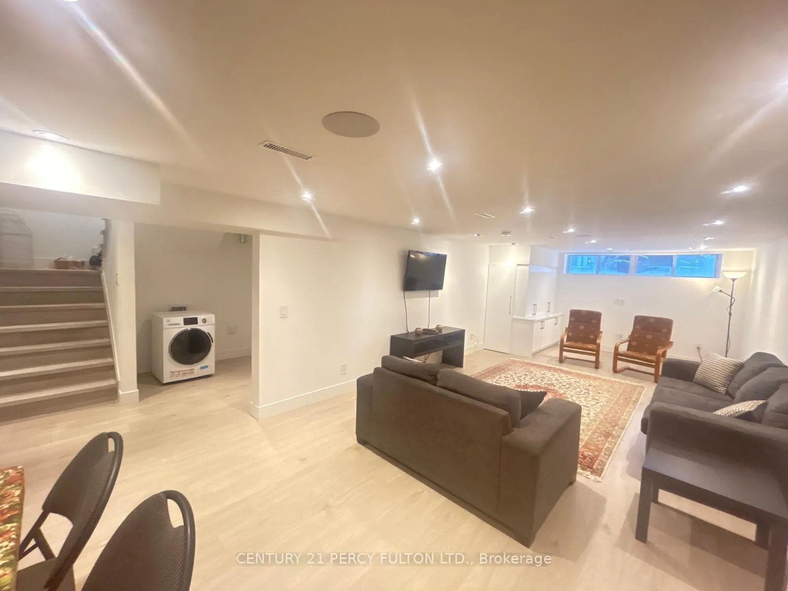 Photo 3 of Unit Bsmt, 19 Holman Crescent, Aurora, Aurora Heights — HOMEH