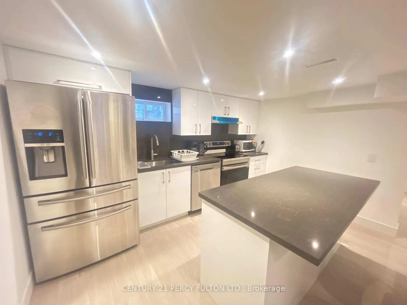 Photo 4 of Unit Bsmt, 19 Holman Crescent, Aurora, Aurora Heights — HOMEH