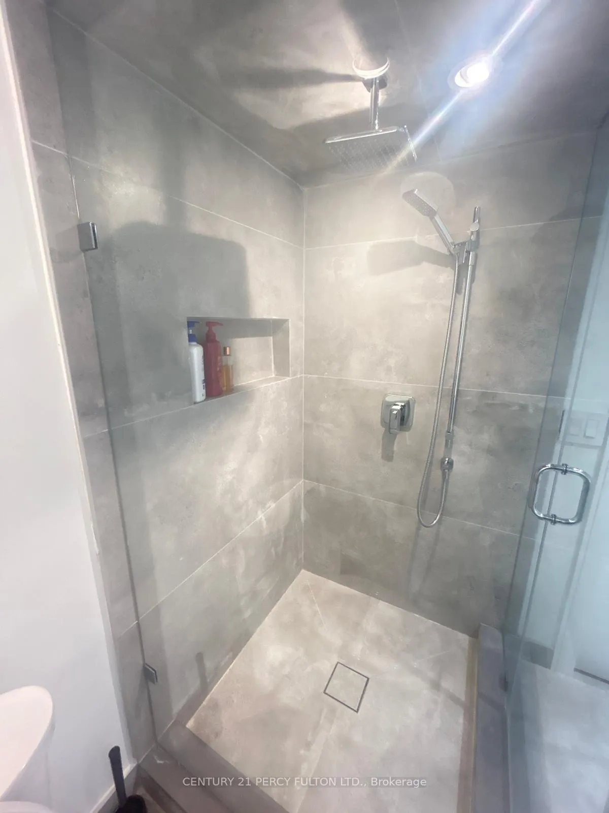 Photo 5 of Unit Bsmt, 19 Holman Crescent, Aurora, Aurora Heights — HOMEH
