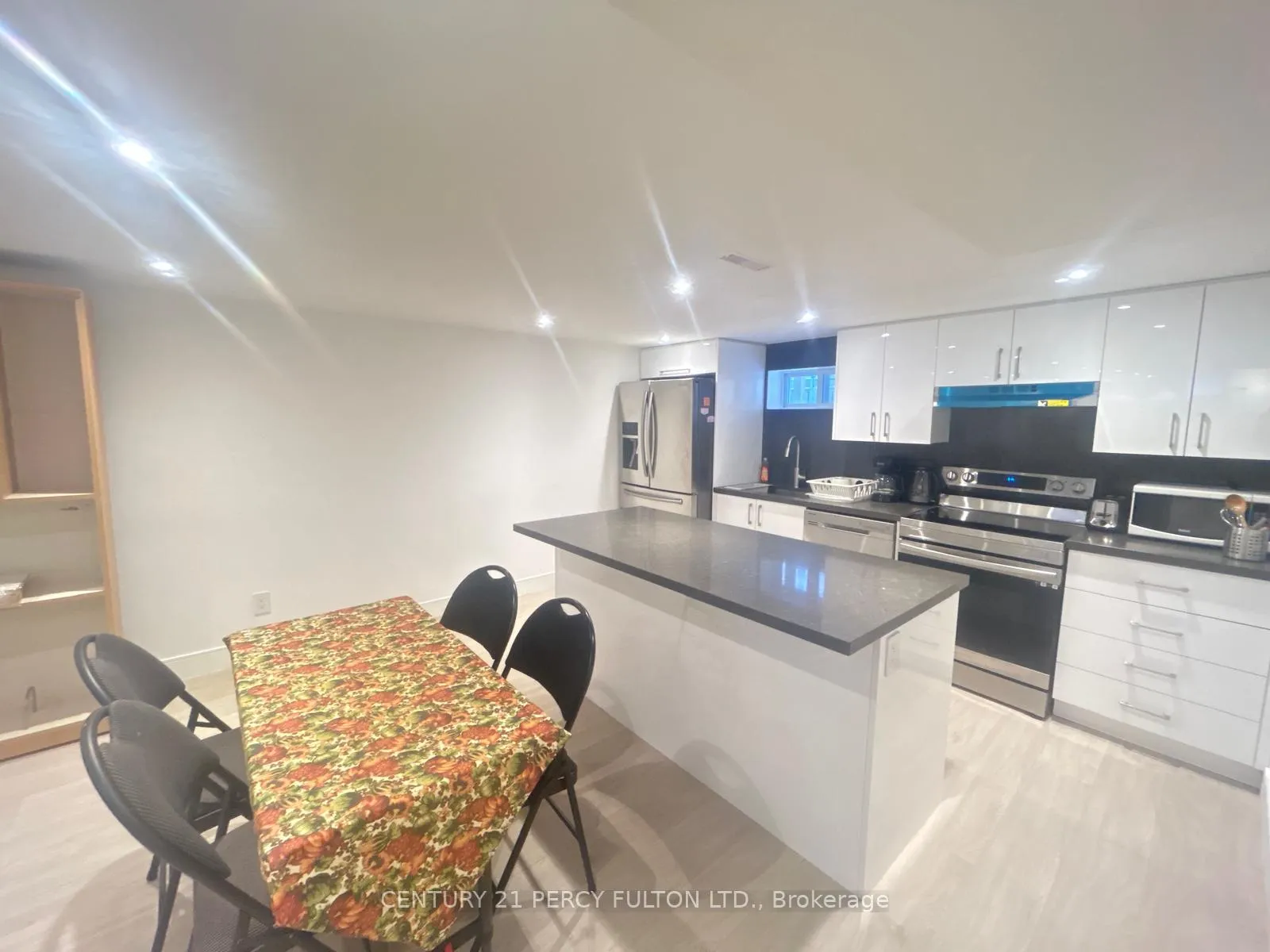 Photo 6 of Unit Bsmt, 19 Holman Crescent, Aurora, Aurora Heights — HOMEH