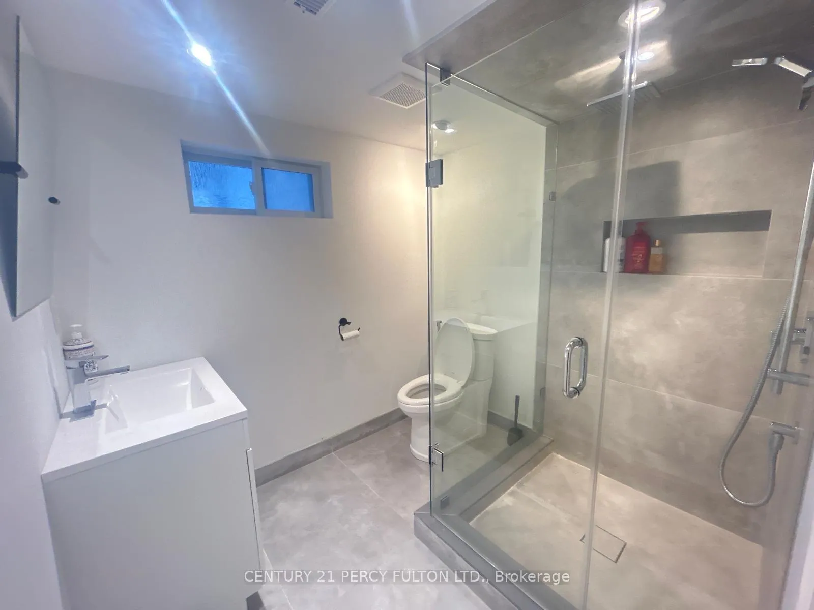 Photo 9 of Unit Bsmt, 19 Holman Crescent, Aurora, Aurora Heights — HOMEH