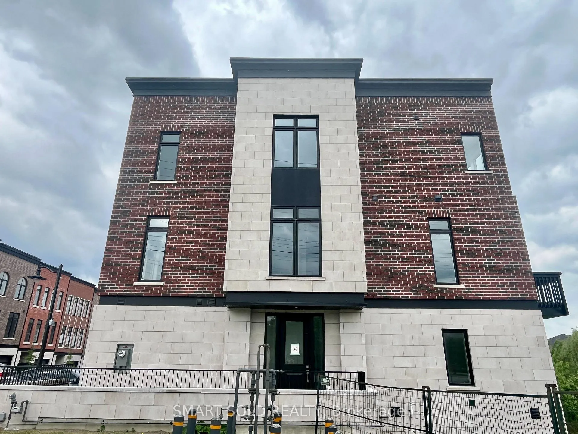 Front of 2 Chestnut Court
