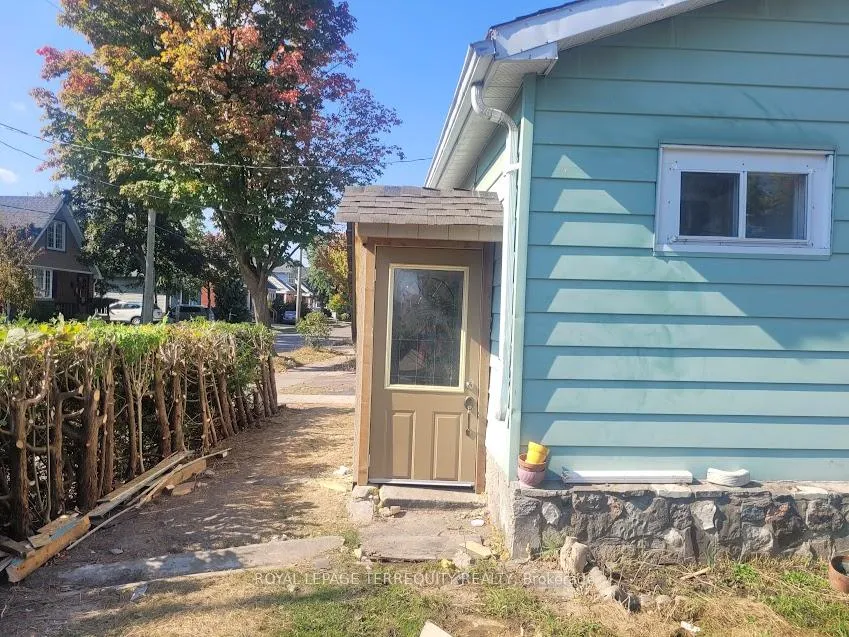 Photo 2 of Unit 2, 76 Nelson Street W, Brampton, Downtown Brampton — HOMEH