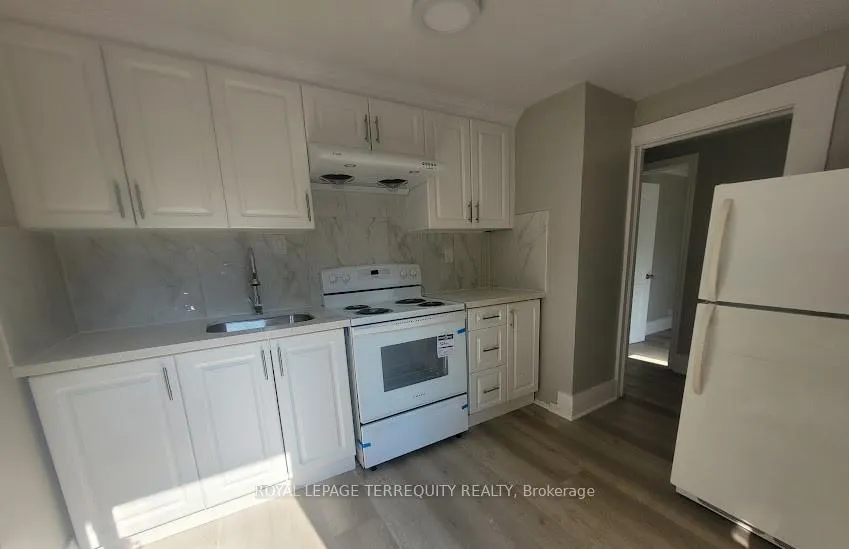 Photo 5 of Unit 2, 76 Nelson Street W, Brampton, Downtown Brampton — HOMEH