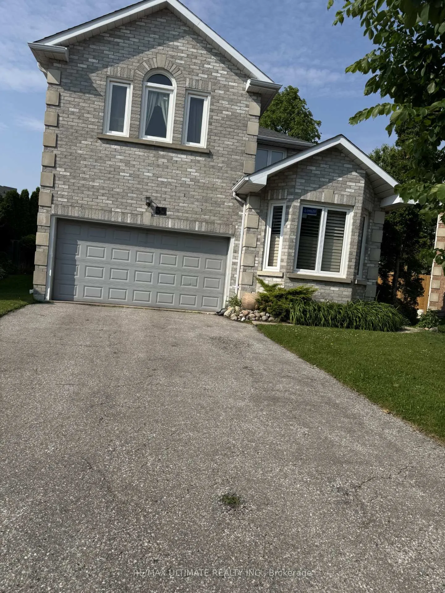 Photo 1 of 39 Cantertrot Court E, Vaughan, Brownridge — HOMEH