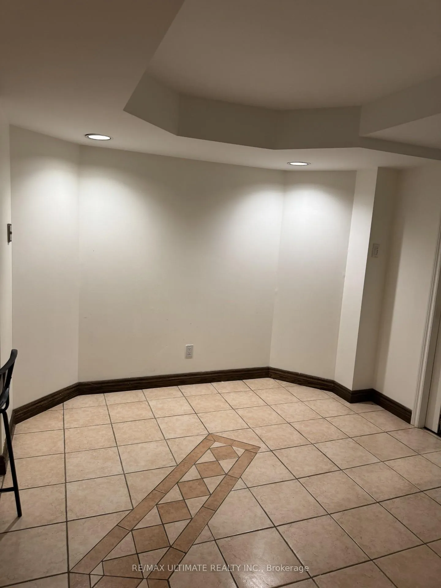 Photo 2 of 39 Cantertrot Court E, Vaughan, Brownridge — HOMEH