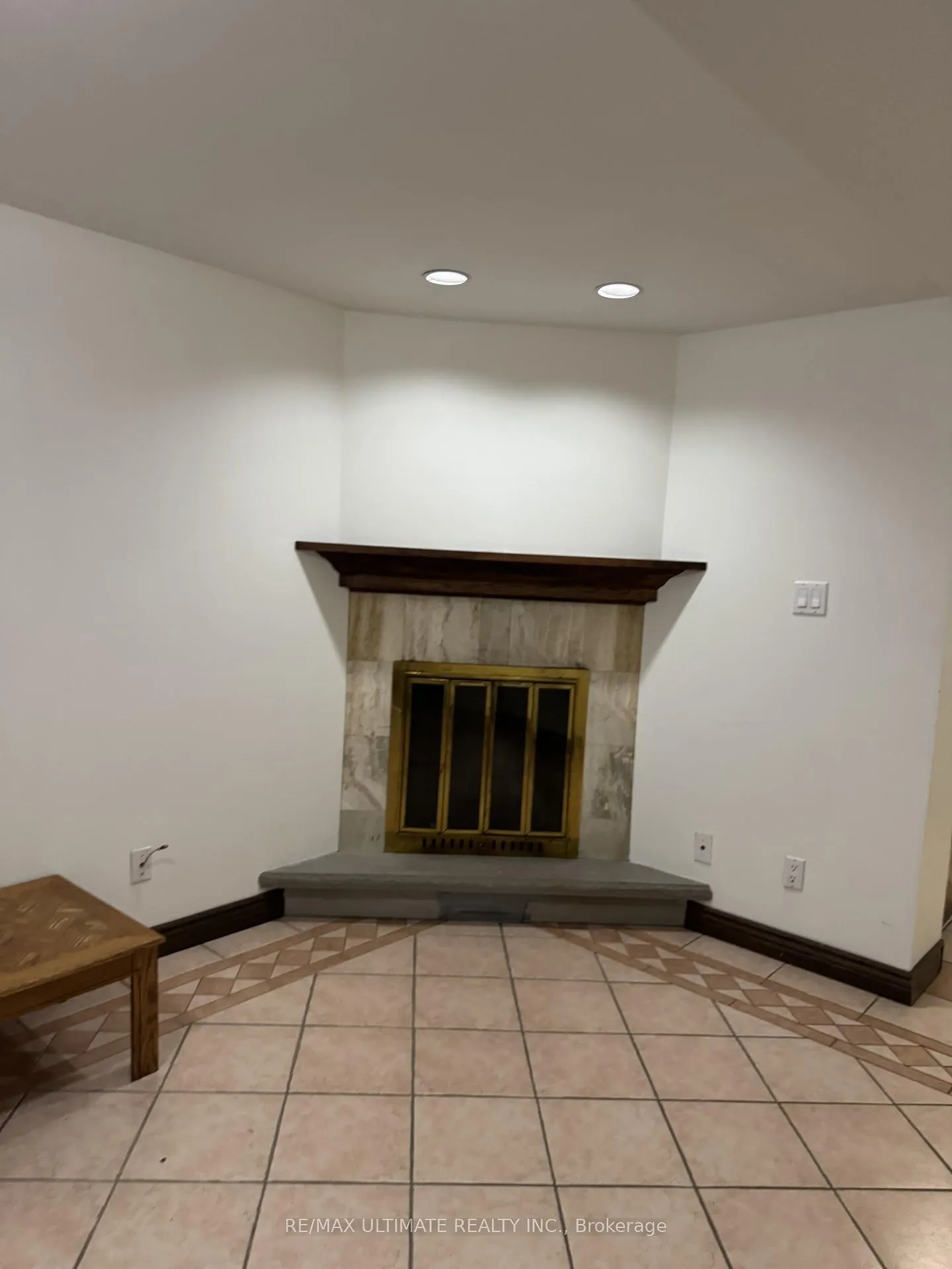 Photo 5 of 39 Cantertrot Court E, Vaughan, Brownridge — HOMEH