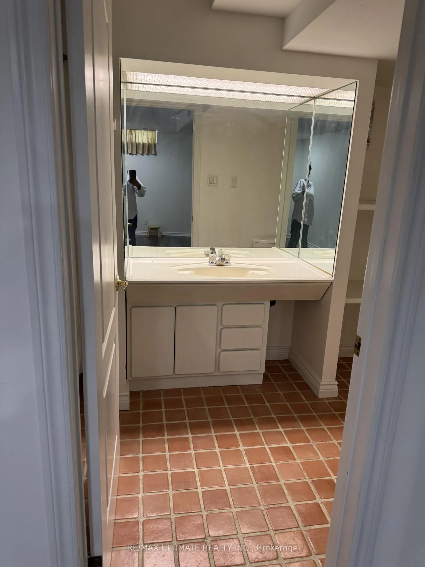 Photo 10 of 39 Cantertrot Court E, Vaughan, Brownridge — HOMEH