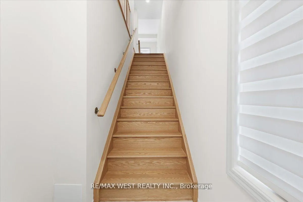 Photo 4 of Unit 19, 2641 Magdalen Path, Oshawa, Windfields — HOMEH