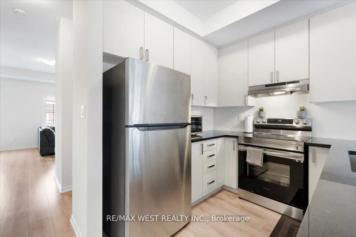 Photo 6 of Unit 19, 2641 Magdalen Path, Oshawa, Windfields — HOMEH