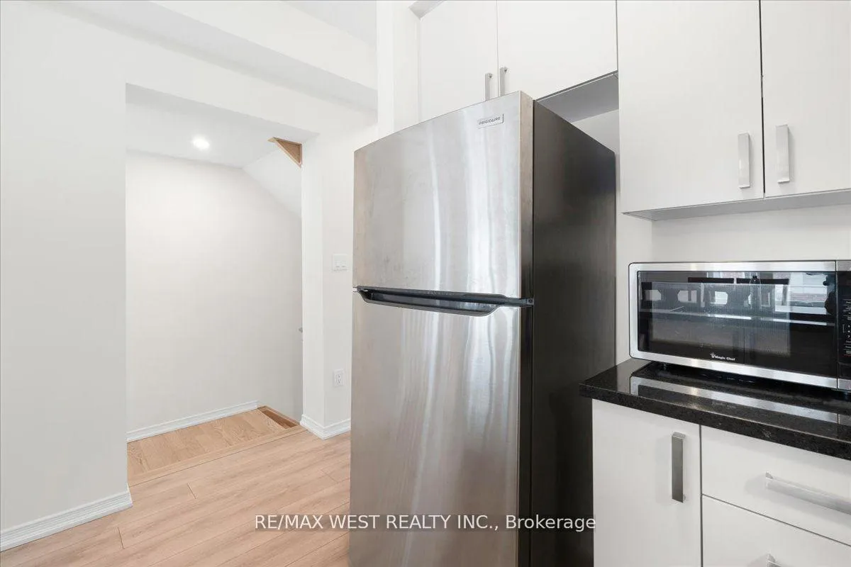 Photo 8 of Unit 19, 2641 Magdalen Path, Oshawa, Windfields — HOMEH