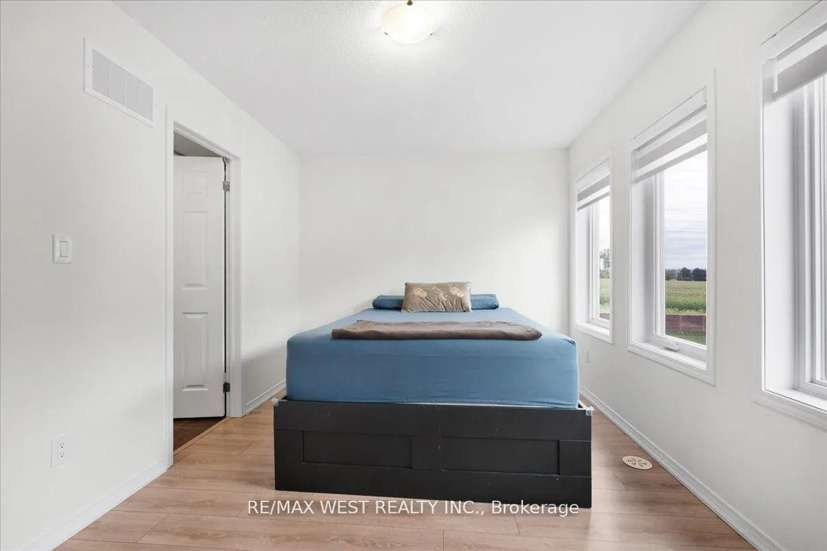 Photo 17 of Unit 19, 2641 Magdalen Path, Oshawa, Windfields — HOMEH