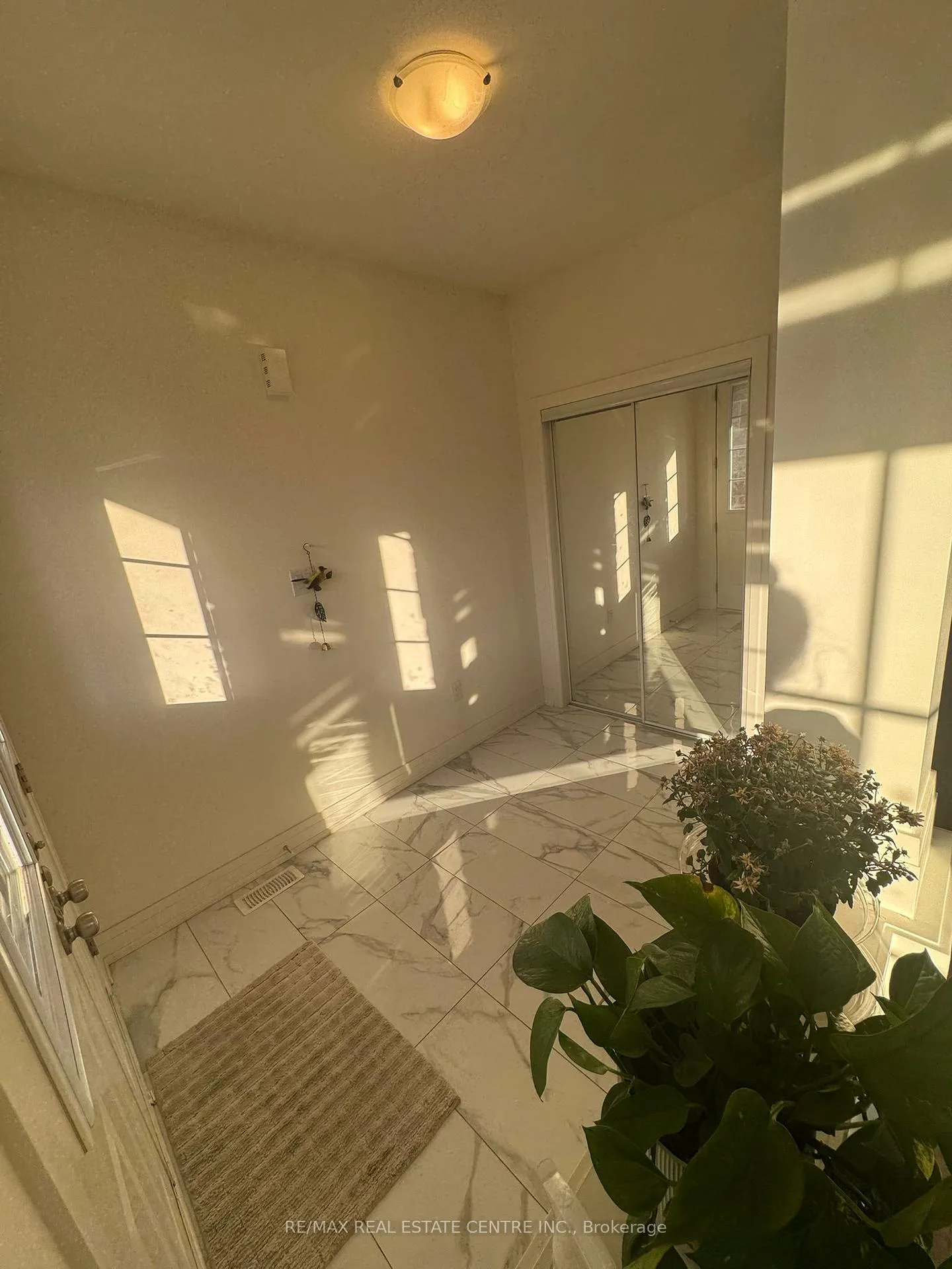 Photo 3 of Unit (Upper Level), 8 Unwind Crescent, Brampton, Credit Valley — HOMEH