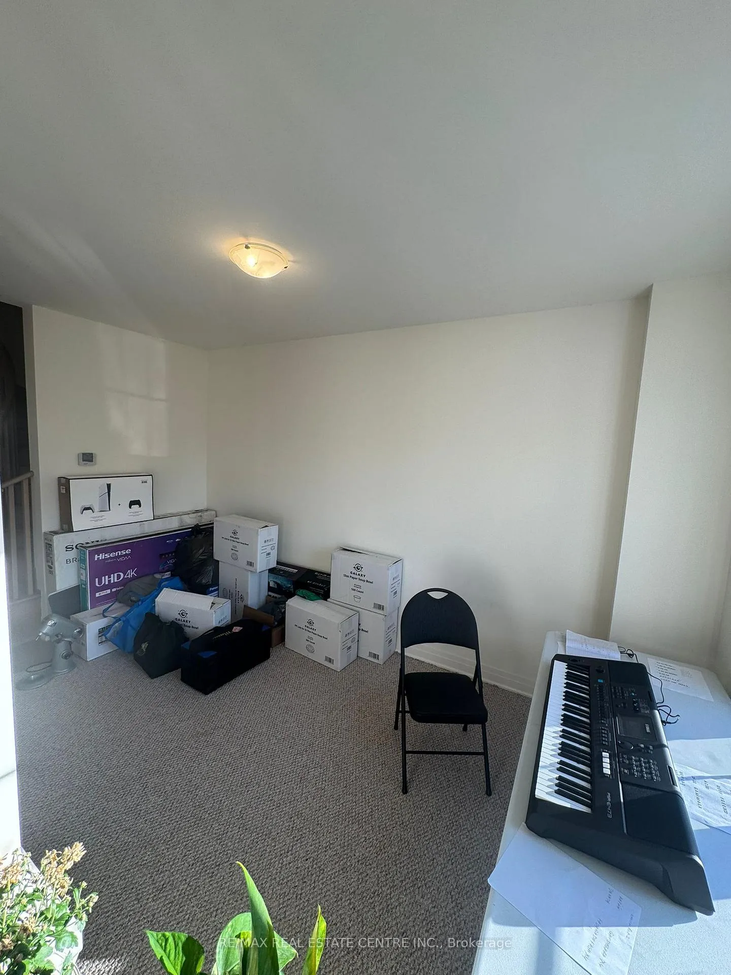 Photo 5 of Unit (Upper Level), 8 Unwind Crescent, Brampton, Credit Valley — HOMEH