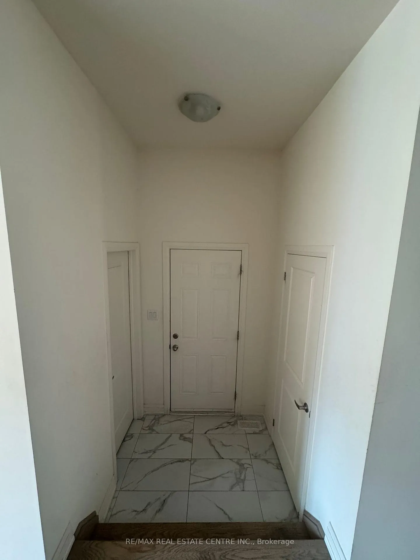 Photo 7 of Unit (Upper Level), 8 Unwind Crescent, Brampton, Credit Valley — HOMEH