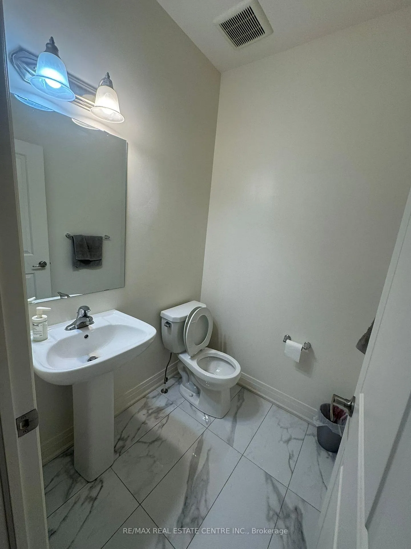 Photo 8 of Unit (Upper Level), 8 Unwind Crescent, Brampton, Credit Valley — HOMEH