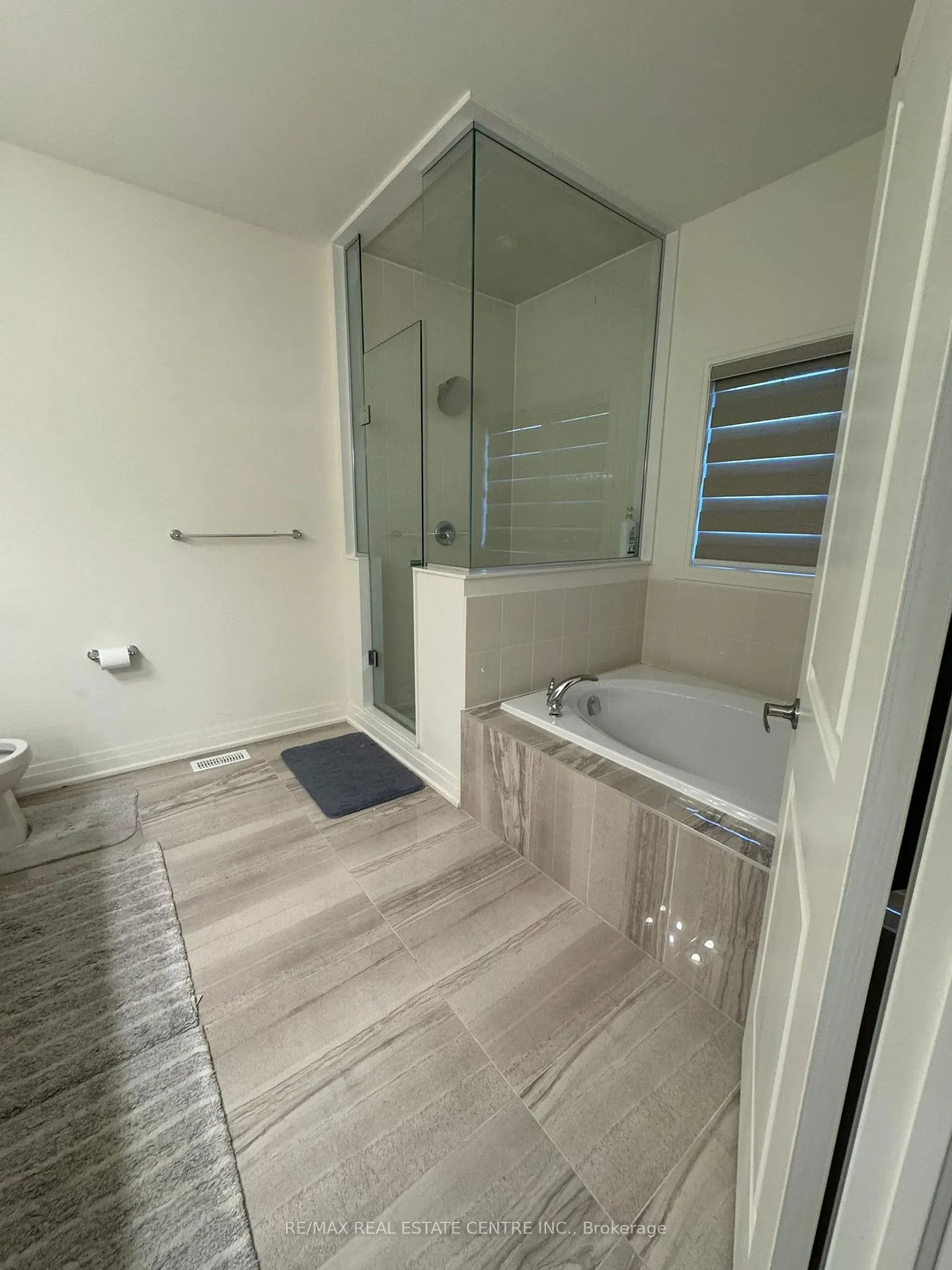 Photo 20 of Unit (Upper Level), 8 Unwind Crescent, Brampton, Credit Valley — HOMEH