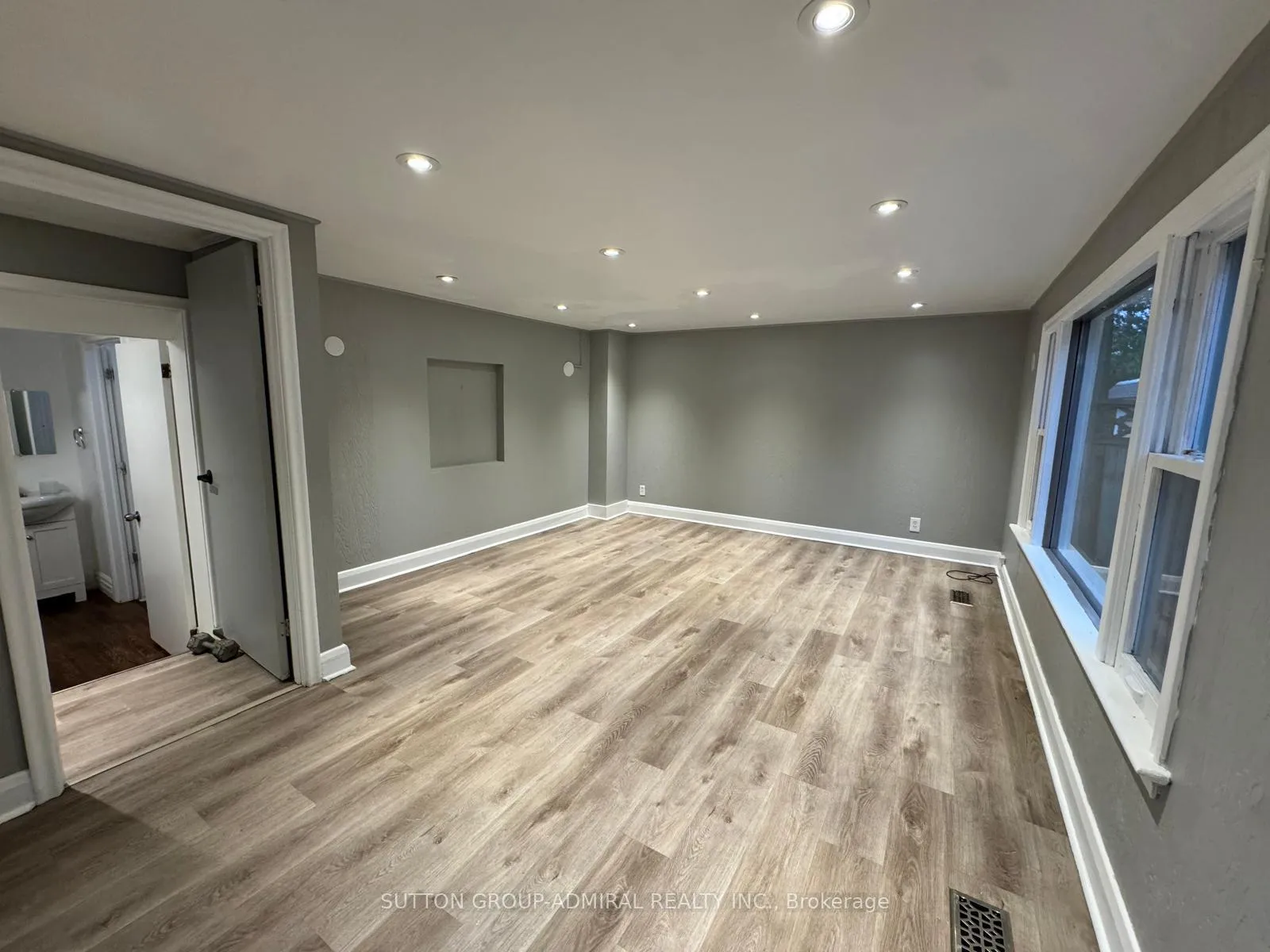 Photo 2 of Unit Back, 31 Machell Avenue, Aurora, Aurora Village — HOMEH