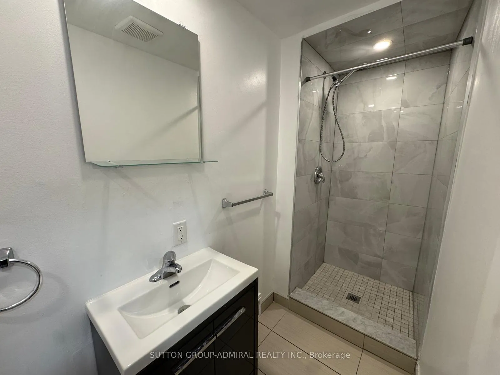 Photo 5 of Unit Back, 31 Machell Avenue, Aurora, Aurora Village — HOMEH