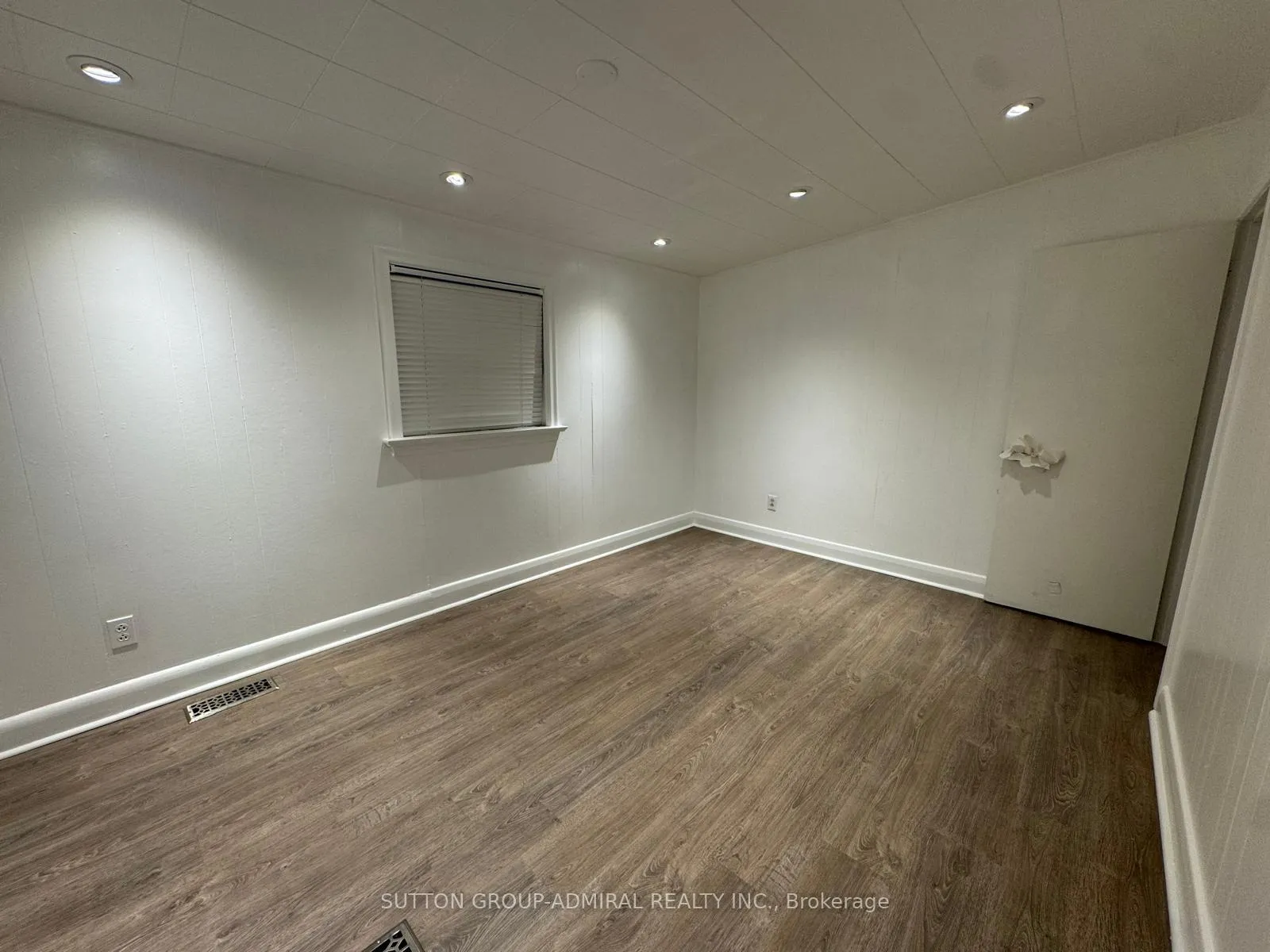 Photo 7 of Unit Back, 31 Machell Avenue, Aurora, Aurora Village — HOMEH