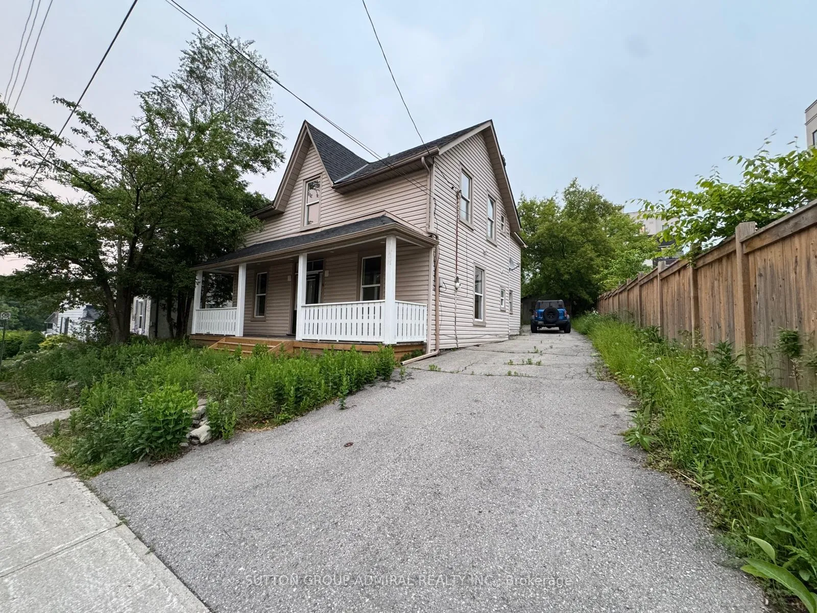 Photo 8 of Unit Back, 31 Machell Avenue, Aurora, Aurora Village — HOMEH