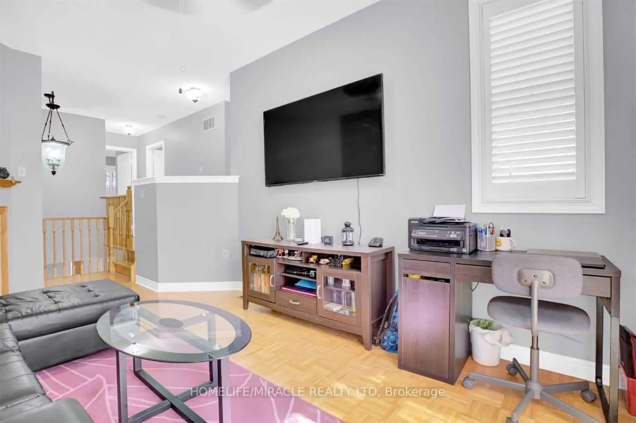 Photo 26 of Unit Upper, 51 Connolly Crescent, Brampton, Sandringham-Wellington — HOMEH